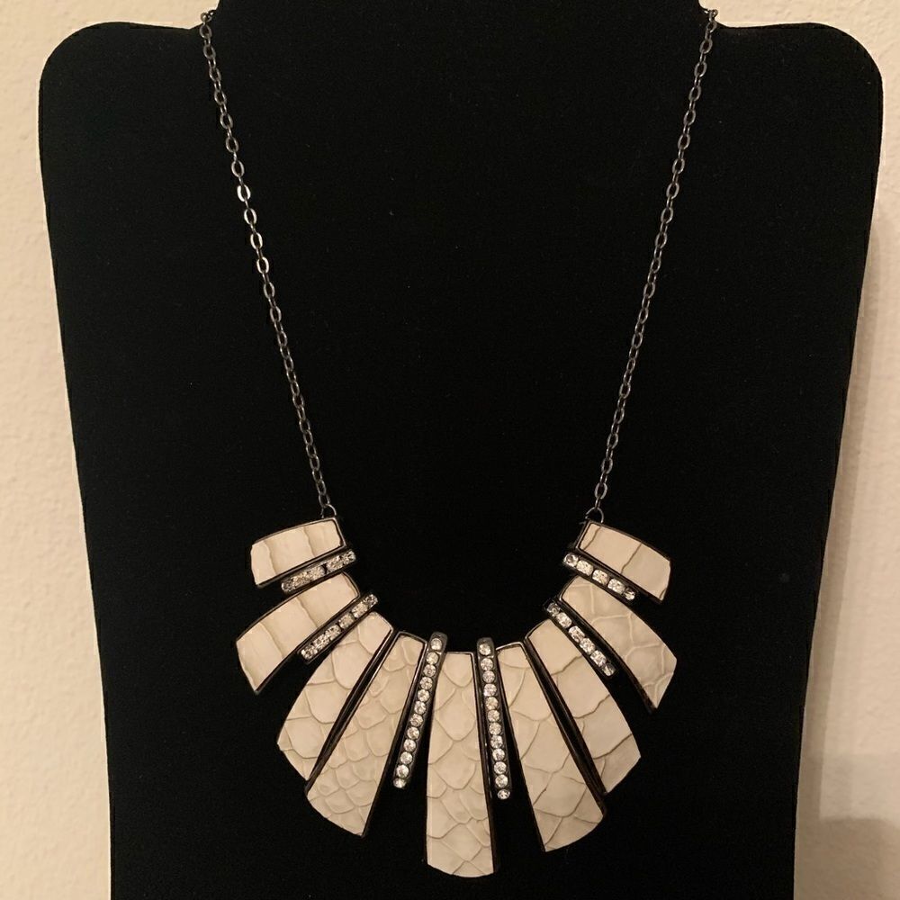 White snakeskin and imitation diamond necklace